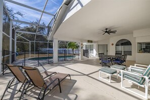 Outdoor dining - Cozy 4 Bedroom Home with South Facing Pool & 4 bedroom home (Davenport)