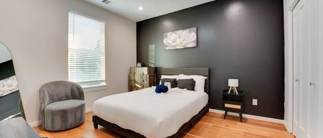 3 habitaciones, tabla de planchar con plancha, wifi y ropa de cama