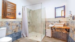 Shower, jetted tub, hair dryer, towels - Almoguer Rural Complex (Frailes)