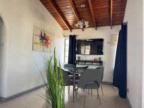 Dining - Cozy 2-bedroom house in tranquil West Terrace with AC (West Terrace)