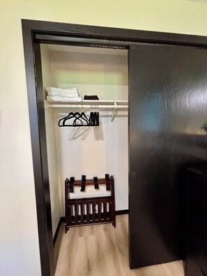 Interior - Stylish Clean 2 Bed 1 Bath Center of Grand Forks (Grand Forks)