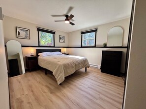 Free WiFi - Stylish Clean 2 Bed 1 Bath Center of Grand Forks (Grand Forks)