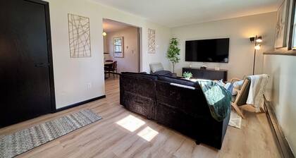 Stylish Clean 2 Bed 1 Bath Center of Grand Forks