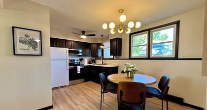 Stylish Clean 2 Bed 1 Bath Center of Grand Forks