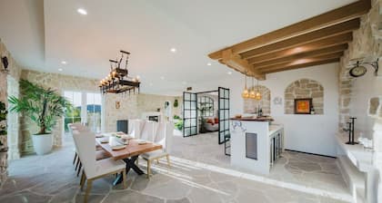 Malibu Tuscan Villa; Ocean View & Spacious Retreat