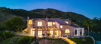 Malibu Tuscan Villa; Ocean View & Spacious Retreat