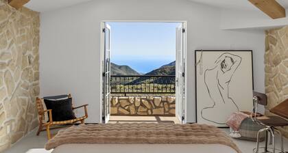 Malibu Tuscan Villa; Ocean View & Spacious Retreat