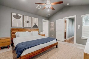 6 quartos, ferros/tábuas de passar roupa, Wi-Fi, roupa de cama