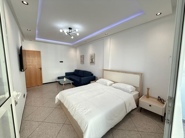 Iron/ironing board, WiFi, bed sheets
