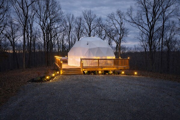 Exterior - Private Forest Dome with Hot Tub, Fire Pit & King Bed (Murray)