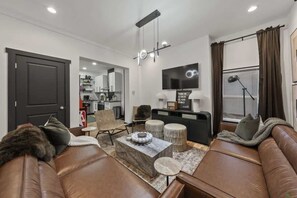TV, offices - Sauna - Near Downtown Columbus -Arcade - Sleeps 9 (Columbus)