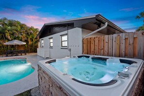 Outdoor spa tub - The Flamingo House: Pool, Hot tub, Game Room (Stuart)