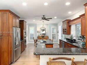 Fridge, microwave, oven, stovetop - Waterfront • Pool • HotTub • Kayaks • Firepit (Palm City)