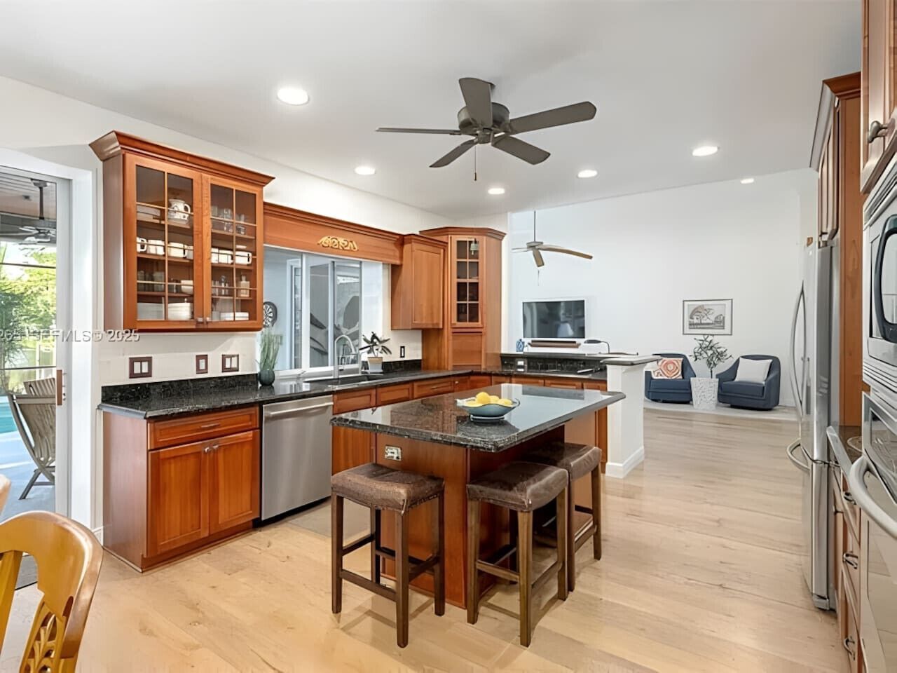 冰箱、微波炉、烤箱、炉灶