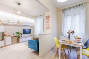 Dining - Entire apartment historical center Lucca: 2 bedrooms 2 bathrooms, wi-fi (Lucca)