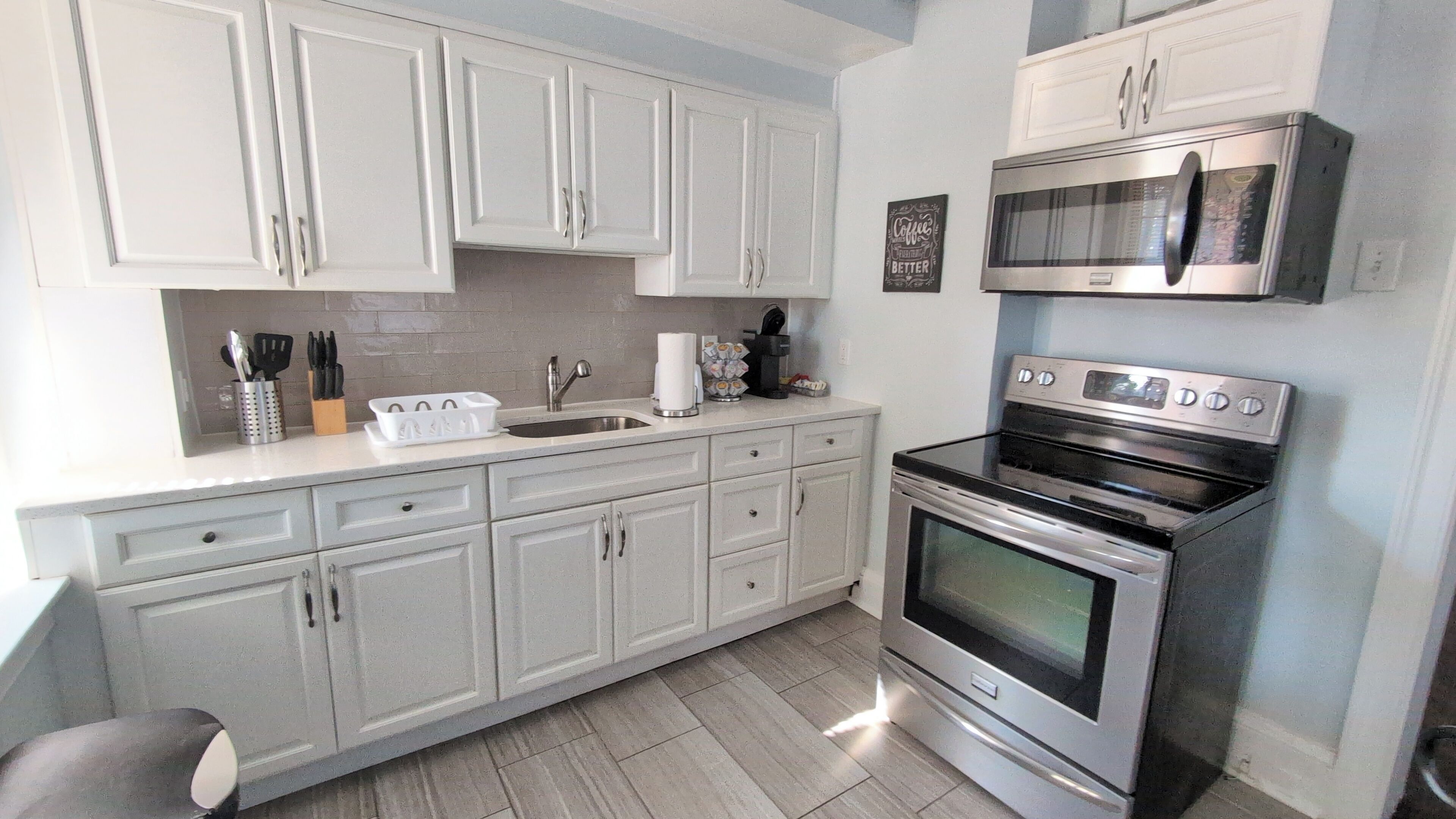 Four à micro-ondes, un four, surface de cuisson