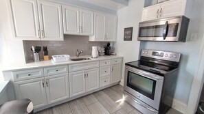 Microwave, oven, stovetop - Two Unit Greene Rooftop & Mezzanine Suite (Philadelphia)