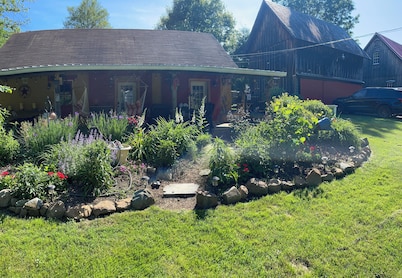 Cozy 1-bedroom bungalow in quaint Darlington with AC