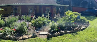 Cozy 1-bedroom bungalow in quaint Darlington with AC