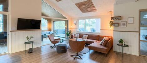 Smart-TV, peis og bordtennis