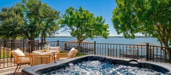 Starlight Lakefront Retreat; Open Water ,Private Dock, Hot Tub, Fire Pit, Kayaks