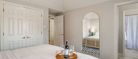 5 bedrooms, desk, iron/ironing board, free WiFi