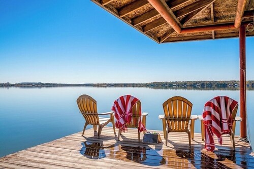 Stunning Views, Open Water, Hot Tub, 5 BR, 4 BA