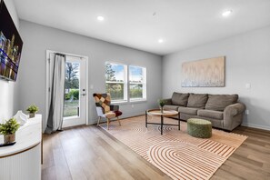 TV, offices - Peaceful 3BR Home Perfect for Families and Professionals (Ocala)