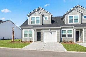 Exterior - Stylish New Build 3BR/3BA - Prime Location Near Beach and Airport (Myrtle Beach)