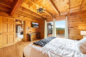 3 bedrooms, iron/ironing board, travel cot, WiFi - Mountain View Cabin with Fire Pit & Entertainment (Sevierville)