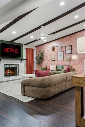 Interior - Pool•Hot Tub•Game Room•Outdoor Movies•Luxury Stay (Grand Prairie)