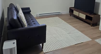 A Traveler's Haven
Close to restaurants popular & fun-filled convergence points.