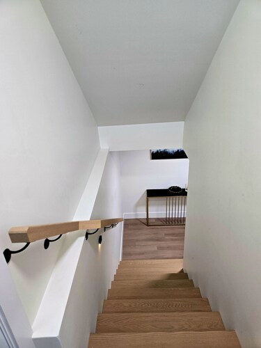 A Traveler's Haven
Close to restaurants popular & fun-filled convergence points.