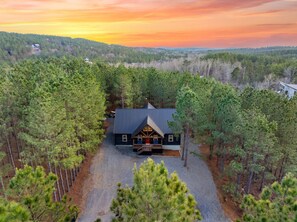 Exterior - Sauna, Cold Plunge, HotTub, Pizza Oven, Sleeps 8 (Broken Bow)