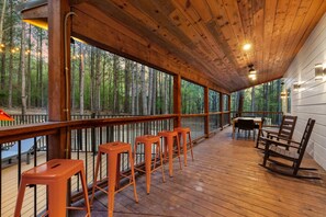 Outdoor dining - Heated Pool, Mini Golf, HotTub, FirePit, Sleeps 14 (Broken Bow)