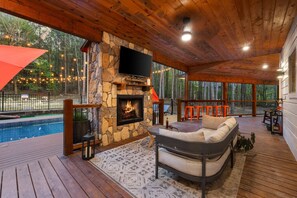 Interior - Heated Pool, Mini Golf, HotTub, FirePit, Sleeps 14 (Broken Bow)