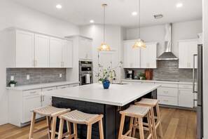 Fridge, microwave, oven, stovetop - Luxury Resort Oasis : Pool, Pickleball, Sauna, Spa, Sleeps 14 Comfortably (Phoenix)