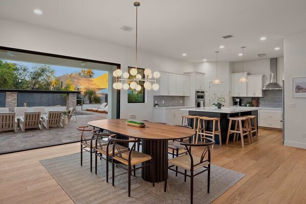 Dining - Luxury Resort Oasis : Pool, Pickleball, Sauna, Spa, Sleeps 14 Comfortably (Phoenix)