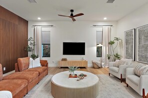 Smart TV - Luxury Resort Oasis : Pool, Pickleball, Sauna, Spa, Sleeps 14 Comfortably (Phoenix)