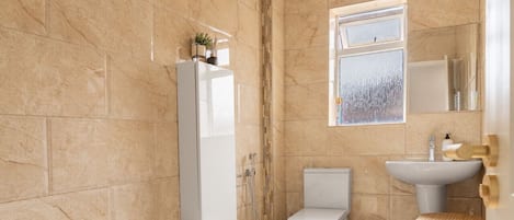 Séchoir à cheveux, serviettes fournies