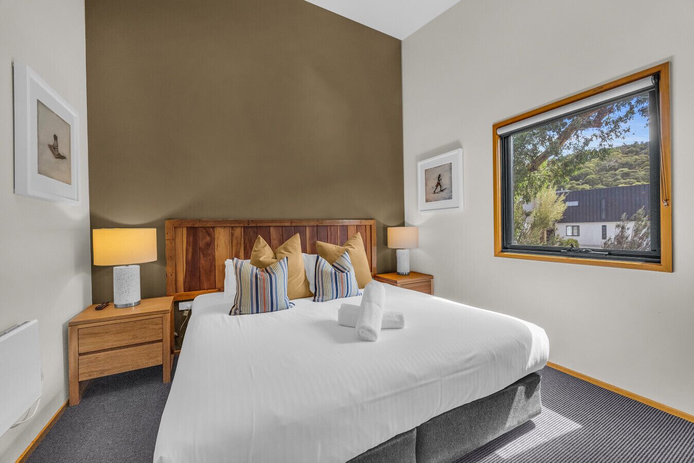 1 bedroom, bed sheets