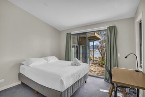 Room - Lakeview Lodge | East Jindabyne | Lakefront | 3BR (East Jindabyne)