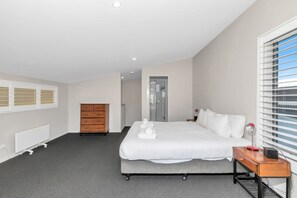 3 bedrooms, bed sheets