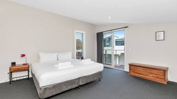 3 bedrooms, bed sheets
