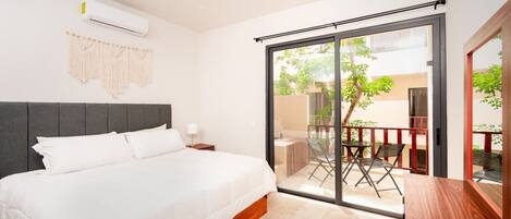 Desk, iron/ironing board, WiFi, bed sheets