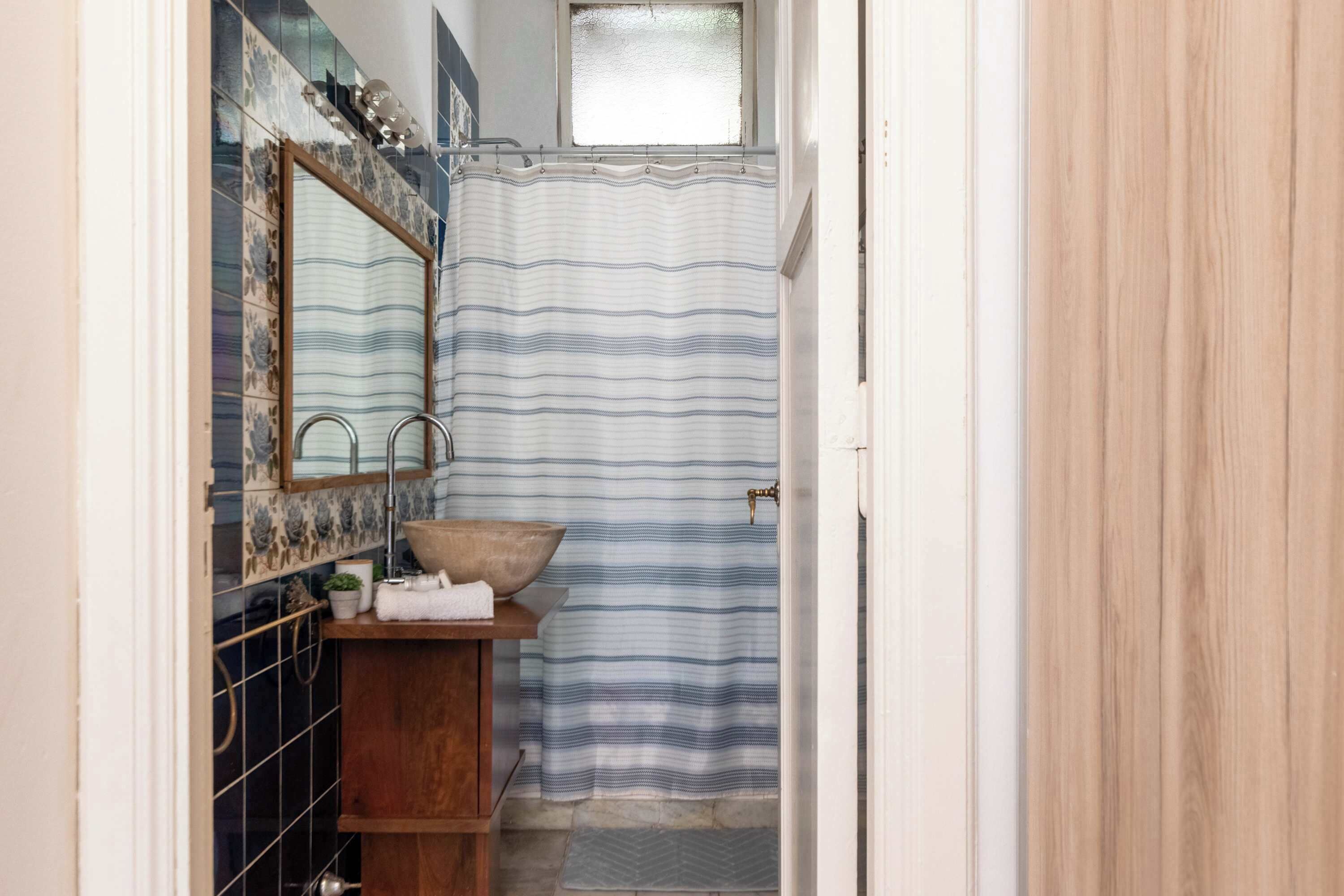 Ducha, secador de pelo, toallas