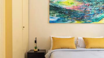 Desk, iron/ironing board, WiFi, bed sheets