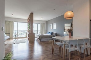 Desk, iron/ironing board, WiFi, bed sheets - MOT + Azopardo 700 'B' Lux Loft Pool Puerto Madero (Buenos Aires)