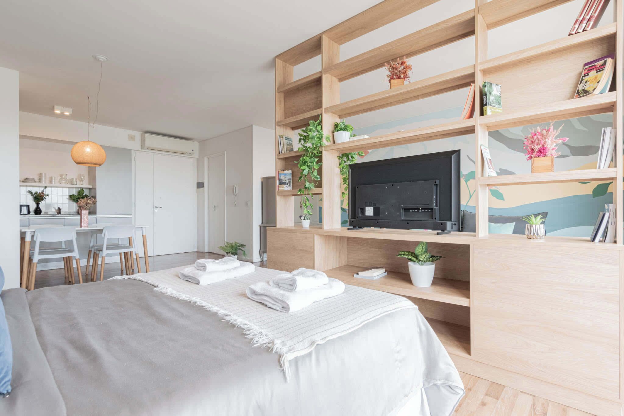 Desk, iron/ironing board, WiFi, bed sheets