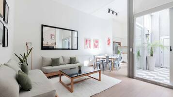 Televisión, oficina